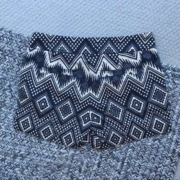 J. Crew - Graphic Print High Rise Shorts - Picture 4 of 5